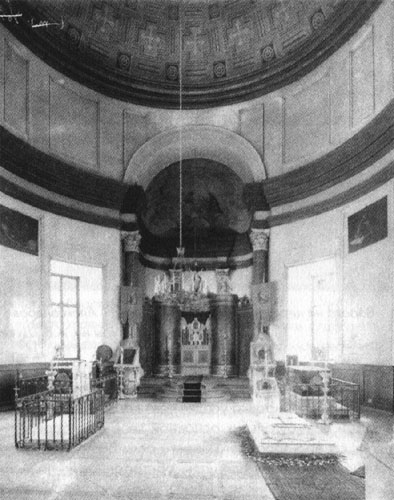 Церковь Троицы Живоначальной (старая), Дугино (Сычёвский район, Смоленская область). архивная фотография, фото И.Н.Александрова Церковь Живоначальной троицы. Интерьер родовой усыпальницы с надгробиями П.И. и Н.П. Паниных (1790).   с сайта http://www.nasledie-smolensk.ru/pkns/index.php?option=com_content&task=view&id=3028&Itemid=126&limit=1&limitstart=2