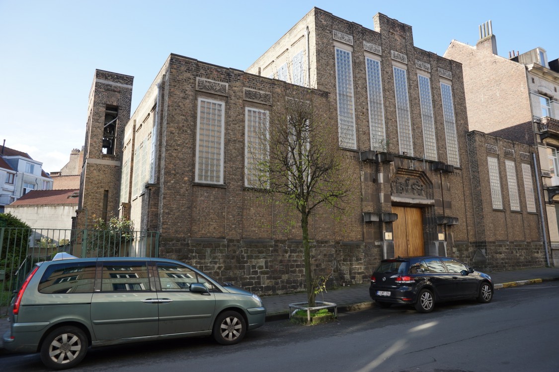 Моленбек-Сен-Жан. Церковь Саввы Сербского. общий вид в ландшафте