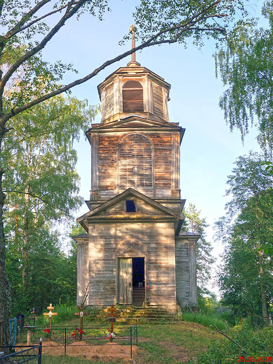 Скирки. Церковь Троицы Живоначальной. фасады