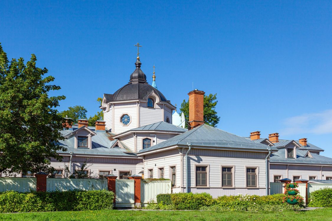 Валаамские острова. Спасо-Преображенский Валаамский монастырь. Церковь Кирилла и Мефодия при Летней гостинице. фасады