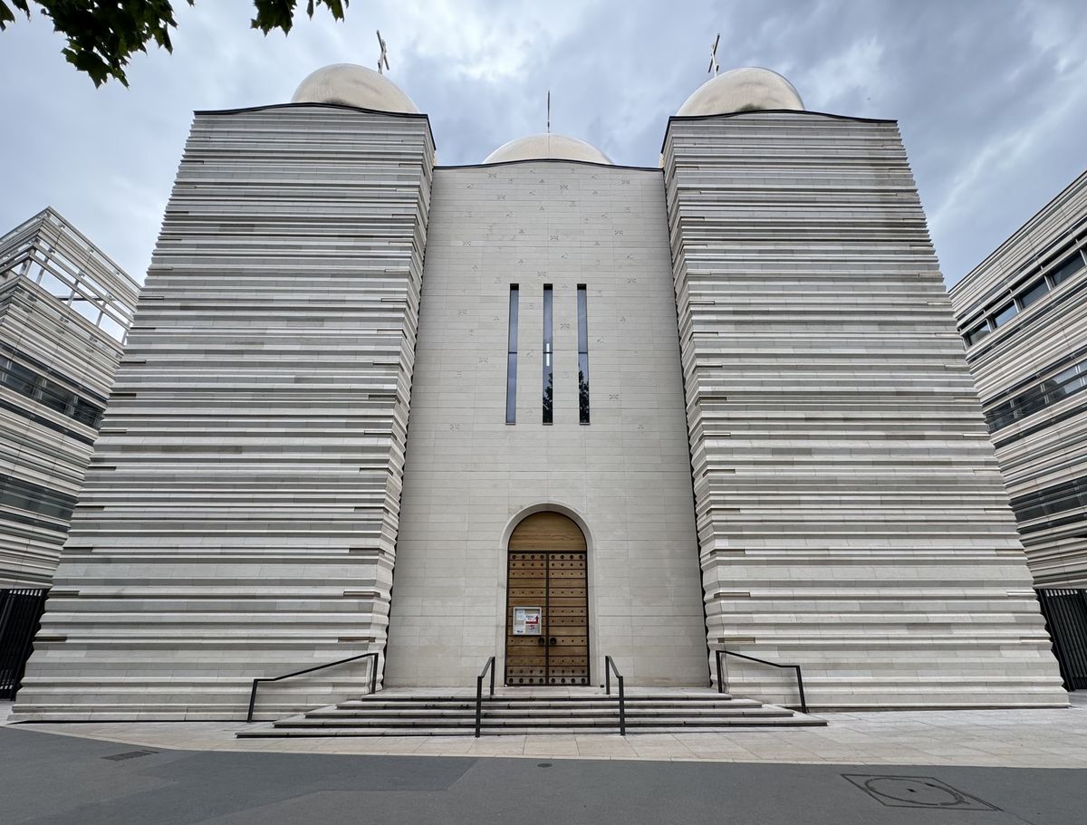 Фасад по авеню Рапп, фасады. Кафедральный собор Троицы Живоначальной, Париж (Франция, Прочие страны)