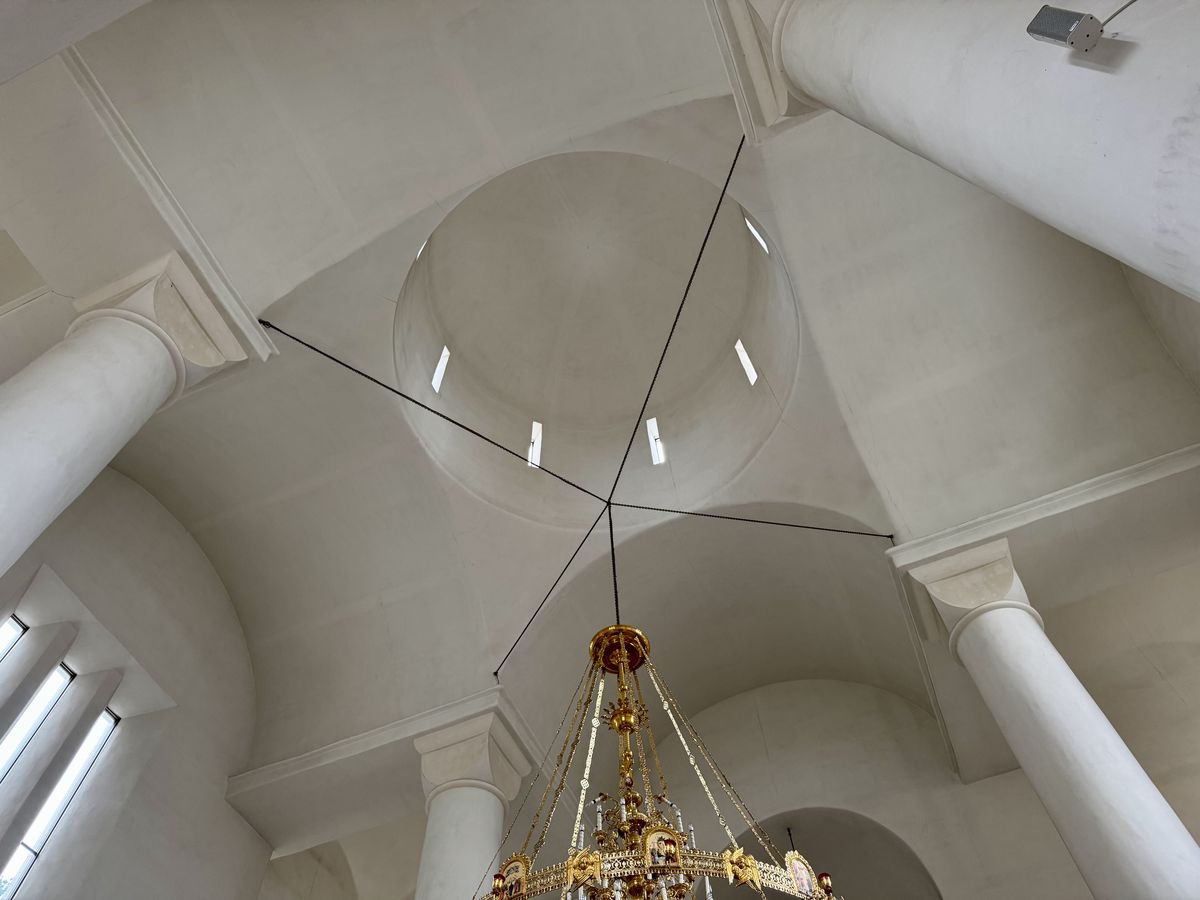 Своды, интерьер и убранство. Кафедральный собор Троицы Живоначальной, Париж (Франция, Прочие страны)