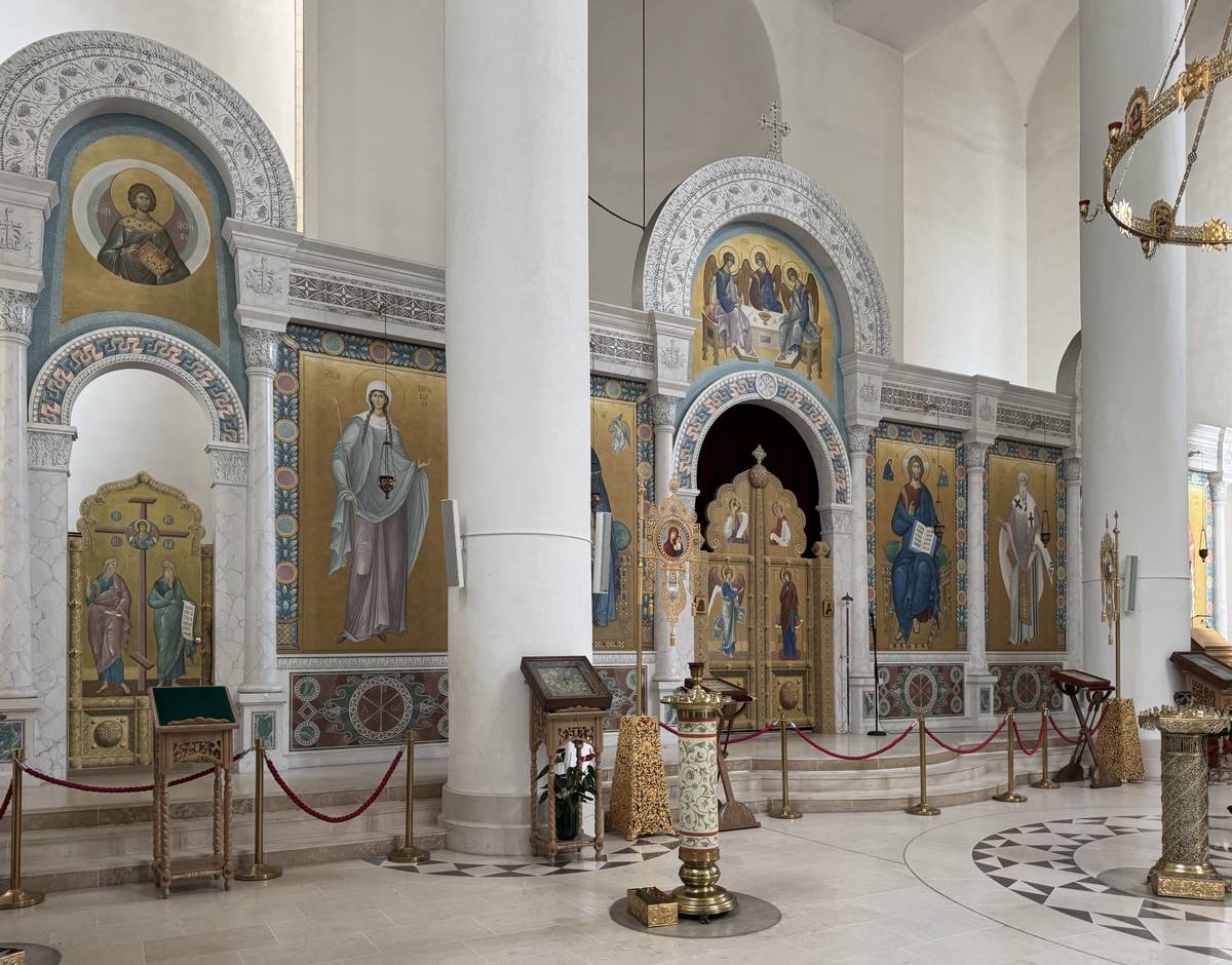 Иконостас, интерьер и убранство. Кафедральный собор Троицы Живоначальной, Париж (Франция, Прочие страны)