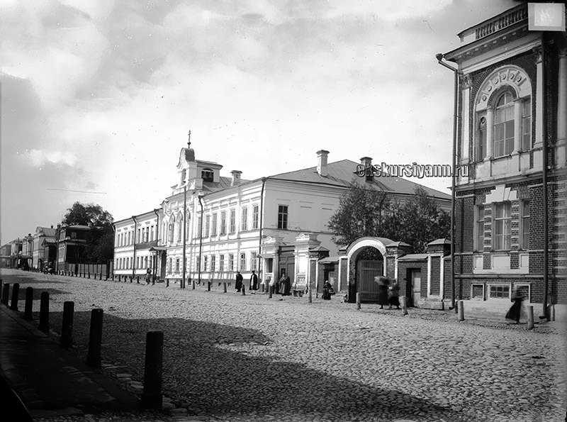 Нижегородский район. Церковь Трех Святителей при Николаевско-Мининской богадельне. архивная фотография, Фото с сайта http://ekskursiyann.ru