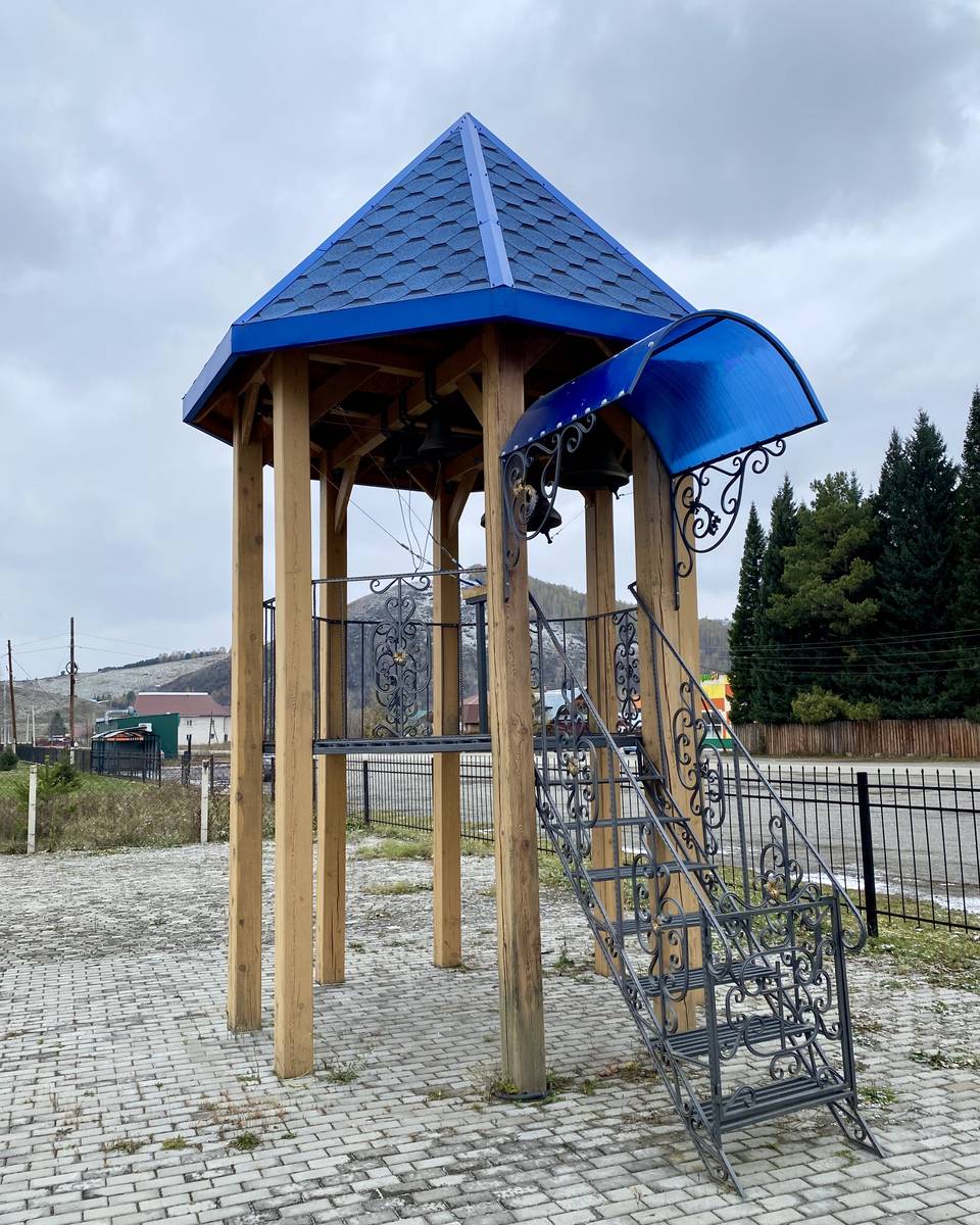 Церковь Покрова Пресвятой Богородицы (новая), Ая (Алтайский район, Алтайский край). дополнительная информация, Звонница 