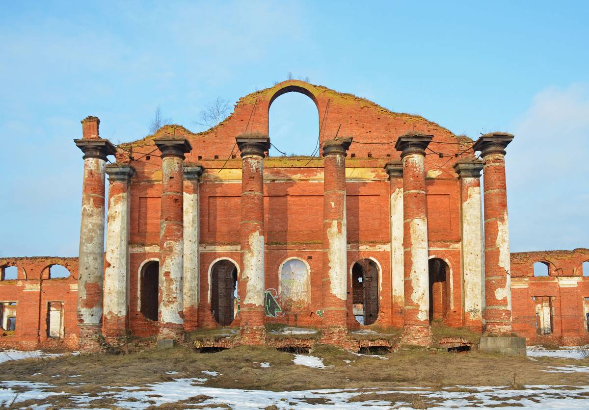 Церковь Сошествия Святого Духа (старая), Селищи (Чудовский район, Новгородская область). фасады, Портик