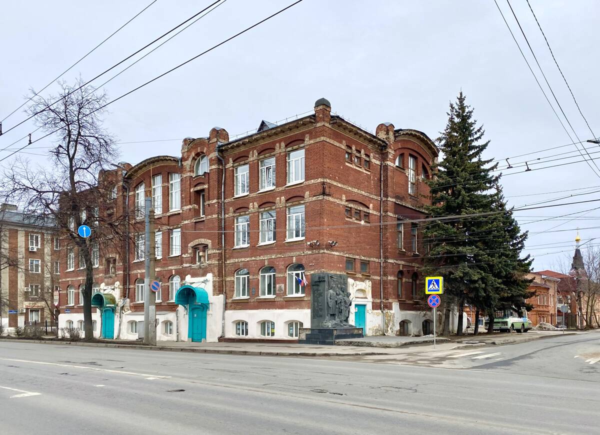 Домовая церковь Сергия Радонежского при бывшей Школе им. Александра III, Сормовский район (Нижний Новгород, город, Нижегородская область). дополнительная информация, Вид с юго-запада