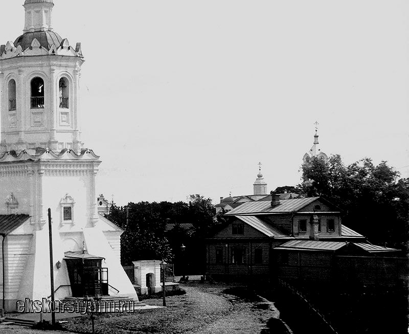 Домовая церковь Митрофана Воронежского при бывшем Архиерейском доме, Нижегородский район (Нижний Новгород, город, Нижегородская область). архивная фотография, Справа завершения этой церкви. Фото с сайта http://ekskursiyann.ru