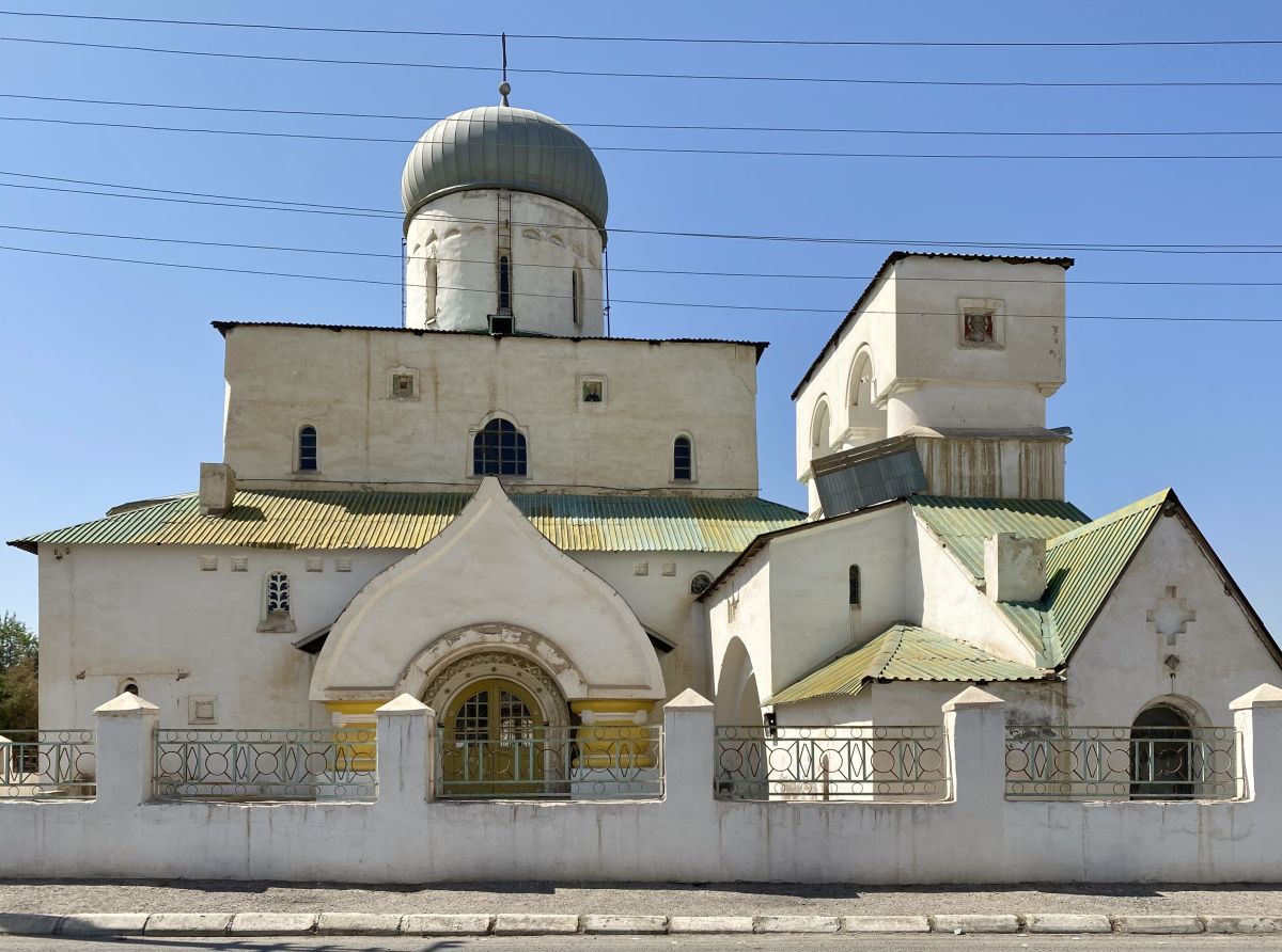 Байрамали. Церковь Алексия, митрополита Московского в бывшем Мургабском государевом имении. фасады, Северный фасад, вид через дорогу