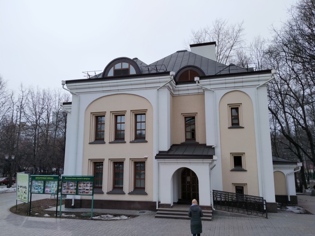 Церковь Матроны Московской в Дмитровском, Дмитровский (Северный административный округ (САО), г. Москва). дополнительная информация, здание воскресной школы