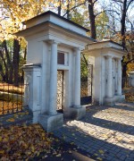 Петрово-Дальнее. Успения Пресвятой Богородицы (восстановленная), церковь