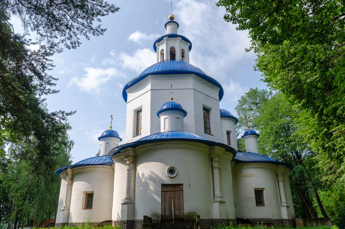 Церковь Успения Пресвятой Богородицы (восстановленная), Петрово-Дальнее (Красногорский городской округ, Московская область). фасады