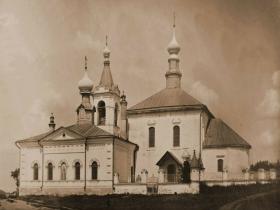 Суздаль. Храмовый комплекс церквей Похвалы Богородицы и Варвары великомученицы