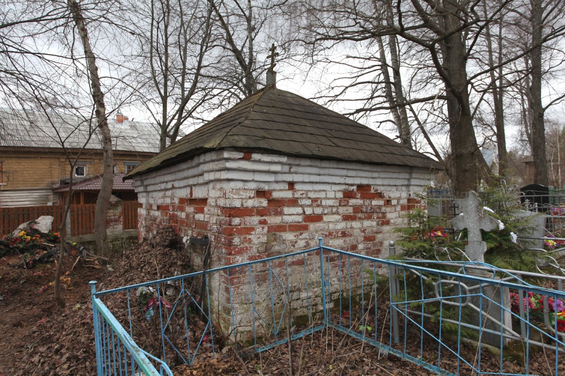 Неизвестная часовня-усыпальница, Глазово (Даниловский район, Ярославская область). фасады