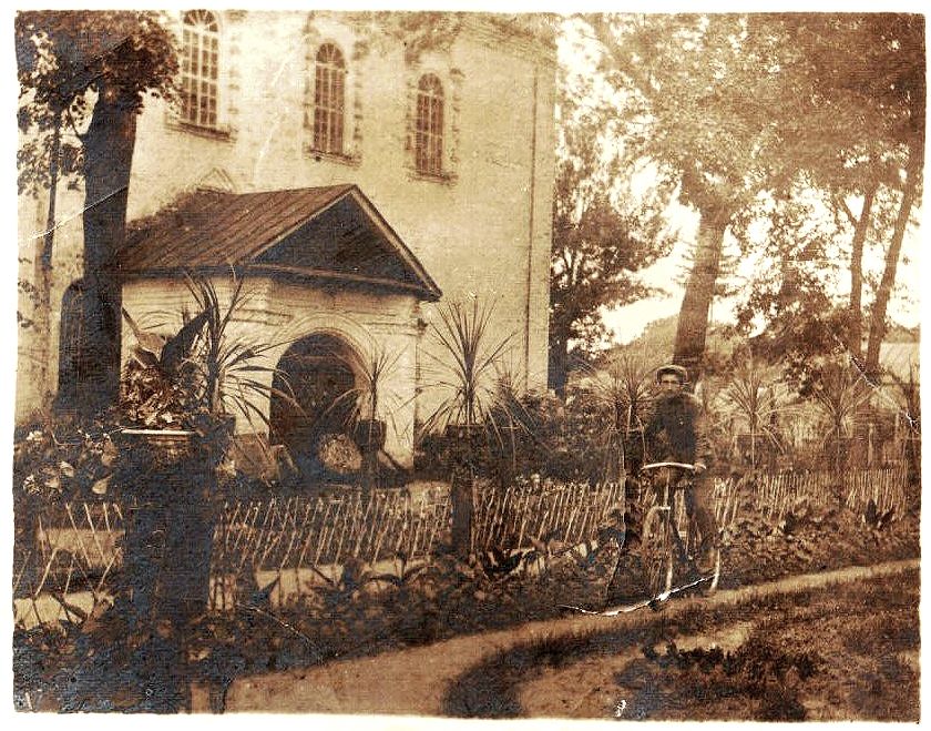 Козловский Троицкий монастырь. Собор Троицы Живоначальной, Мичуринск (Мичуринский район и г. Мичуринск, Тамбовская область). архивная фотография, Вид на южную сторону Собора. Источник: http://cs624417.vk.me/v624417368/27560/DSr_rFS7G40.jpg