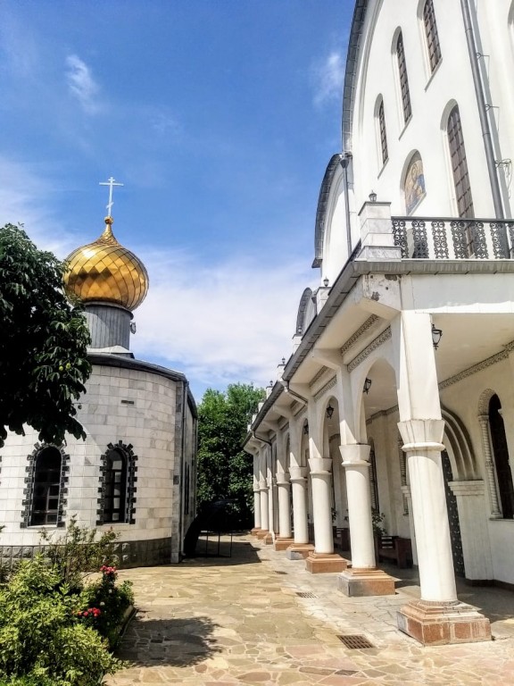 Алматы. Собор Рождества Христова в Акбулаке. архитектурные детали