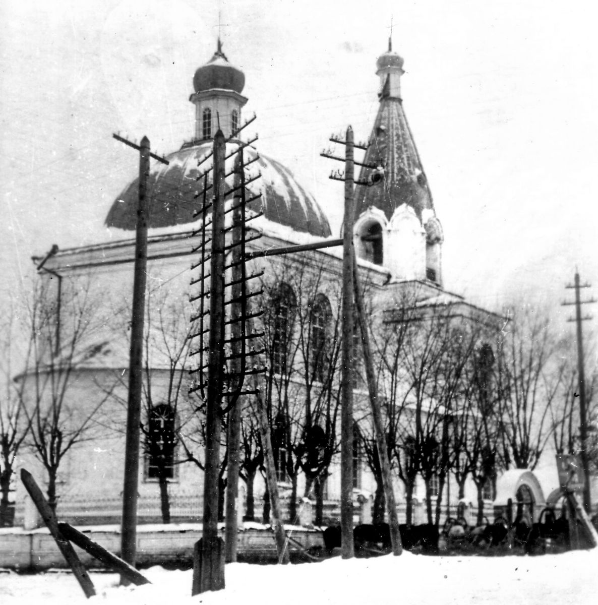 Фото нач.1930-х г. Церковь перед сносом. С сайта "Исторические фото г.Сарапула", архивная фотография. Церковь Троицы Живоначальной, Сарапул (Сарапульский район и г. Сарапул, Республика Удмуртия)