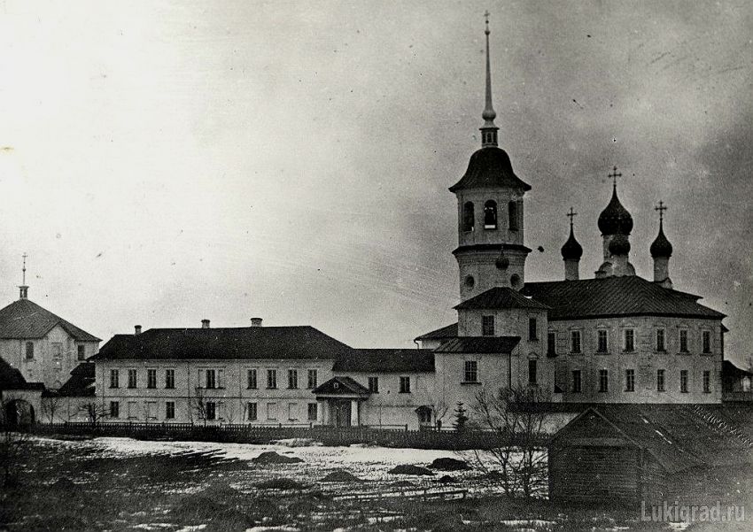Троице-Сергиев мужской монастырь, Великие Луки (Великолукский район и г. Великие Луки, Псковская область). архивная фотография, фото 1900 год с сайта http://lukigrad.ru/index.php/mesta/khramy-i-monastyri/hram-sergiev-monastyr
