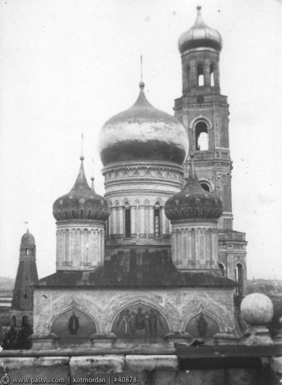 Симонов мужской монастырь. Собор Успения Пресвятой Богородицы, Даниловский (Южный административный округ (ЮАО), г. Москва). архивная фотография, Успенский собор Симонова монастыря.Фотограф: Кисляков И.П. (направление съемки — север) Фото с
http://oldmos.ru/old/photo/view/40878 