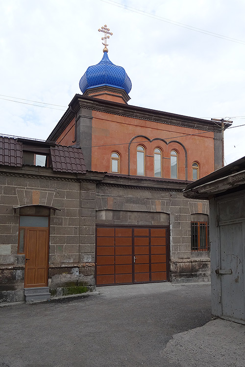 Церковь Покрова Пресвятой Богородицы, Ереван (Армения, Прочие страны). фасады, Покровское подворье апшеронского женского монастыря «Нерушимая Стена» на территории храма