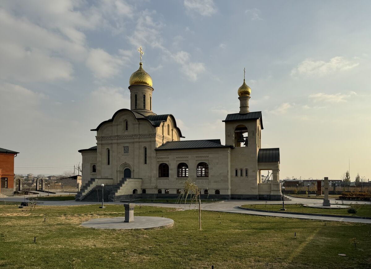 Собор Воздвижения Креста Господня, Ереван (Армения, Прочие страны). фасады, Вид с севера