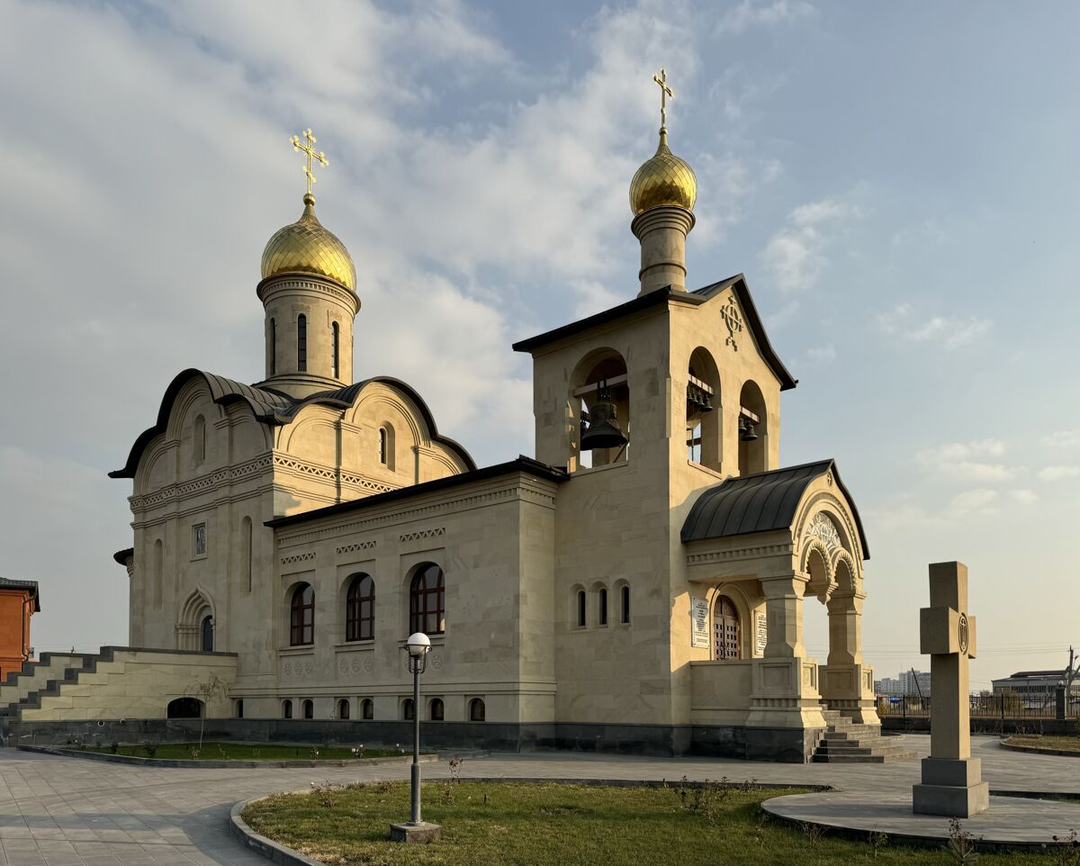 Собор Воздвижения Креста Господня, Ереван (Армения, Прочие страны). фасады, Вид с северо-запада