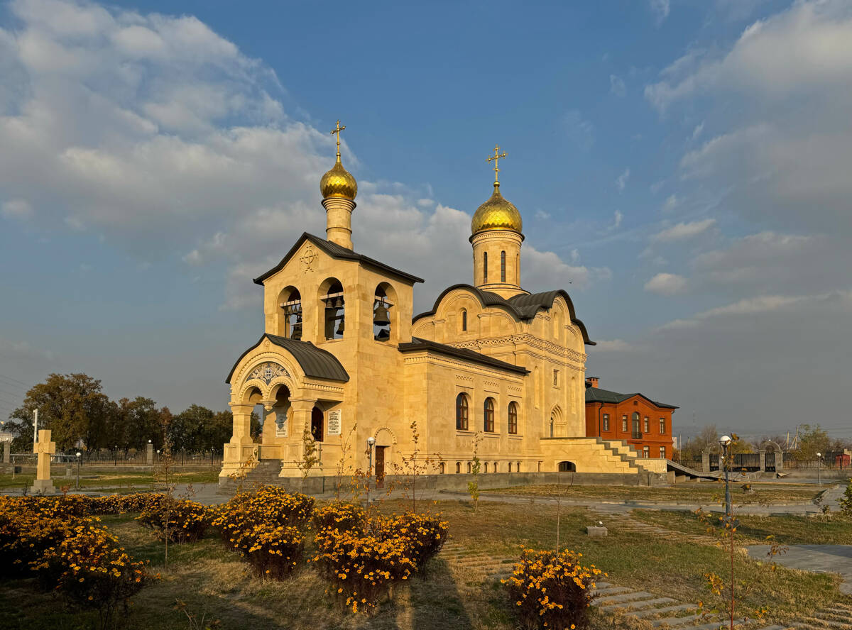 Собор Воздвижения Креста Господня, Ереван (Армения, Прочие страны). фасады, Вид с юго-запада