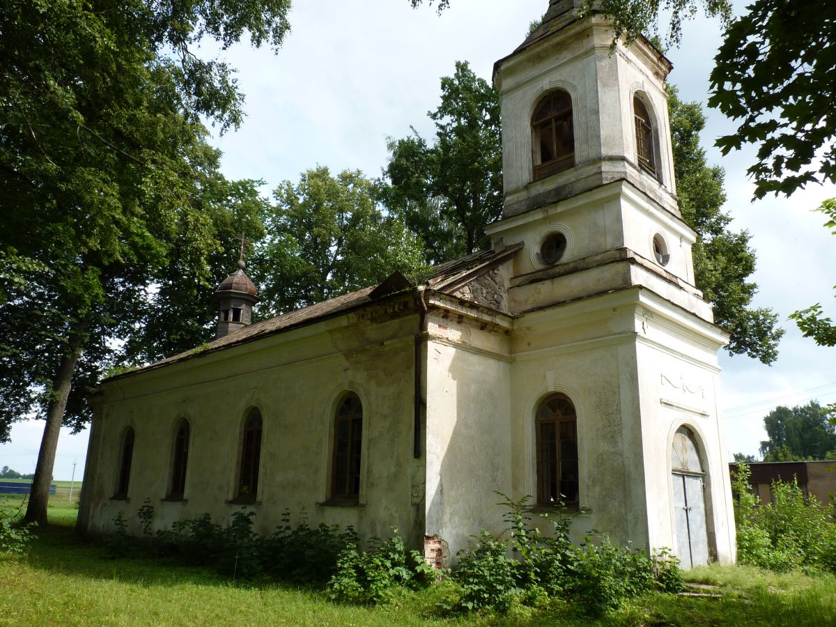 Лаатре. Церковь Сошествия Святого Духа. фасады