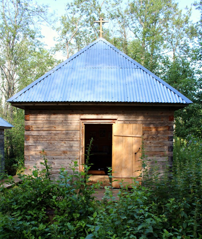 Заозерье. Часовня Царственных страстотерпцев. фасады