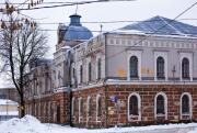 Церковь иконы Божией Матери "Всех скорбящих Радость" при Городской общественной богадельне, Бывшее здание городской общественной богадельни, ныне военного комиссариата Рыбинска и Рыбинского района. Вид с северо-востока.<br>, Рыбинск, Рыбинск, город, Ярославская область