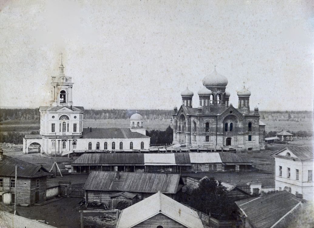 Собор Преображения Господня, Глазов (Глазовский район и г. Глазов, Республика Удмуртия). архивная фотография, фотоснимок  сделан во время строительства Спасо-Преображенского собора (1880-е гг.)