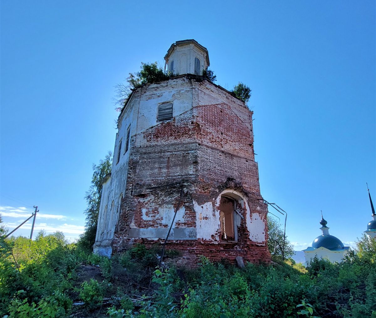 Церковь Троицы Живоначальной Киснемского Погоста, Троицкое (Вашкинский район, Вологодская область). фасады