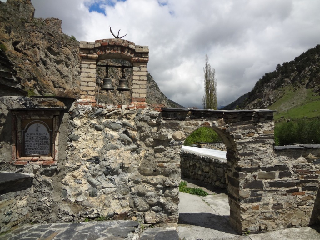 Церковь Георгия Победоносца, Дзивгис (Ардонский район, Республика Северная Осетия-Алания). фасады