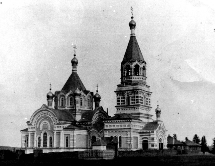Сосновка. Церковь Михаила Архангела. архивная фотография, с сайта http://eparhia-glazov.cerkov.ru/?p=2254