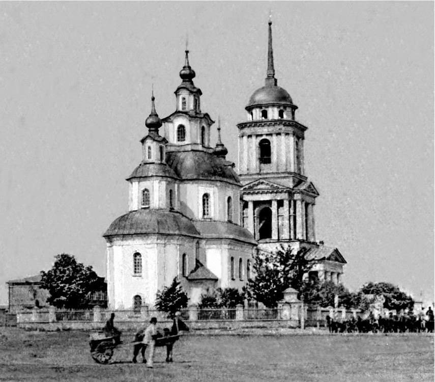 Церковь Покрова Пресвятой Богородицы, Сумы (Сумской район, Украина, Сумская область). архивная фотография, Общий вид церкви с колокольней с востока, фото начала ХХ в.