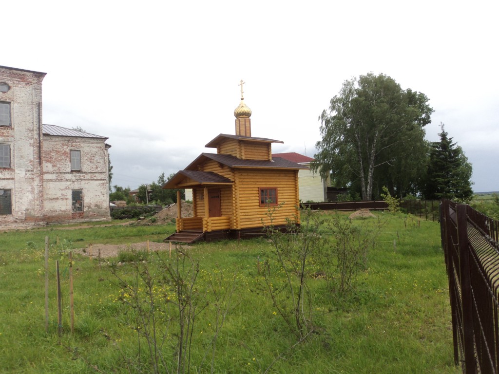 Емецк. Часовня Георгия Победоносца. общий вид в ландшафте, Часовня .Вид с северо-запада. Фотографировала учащаяся Хетовской школы  Соня Гутыряк