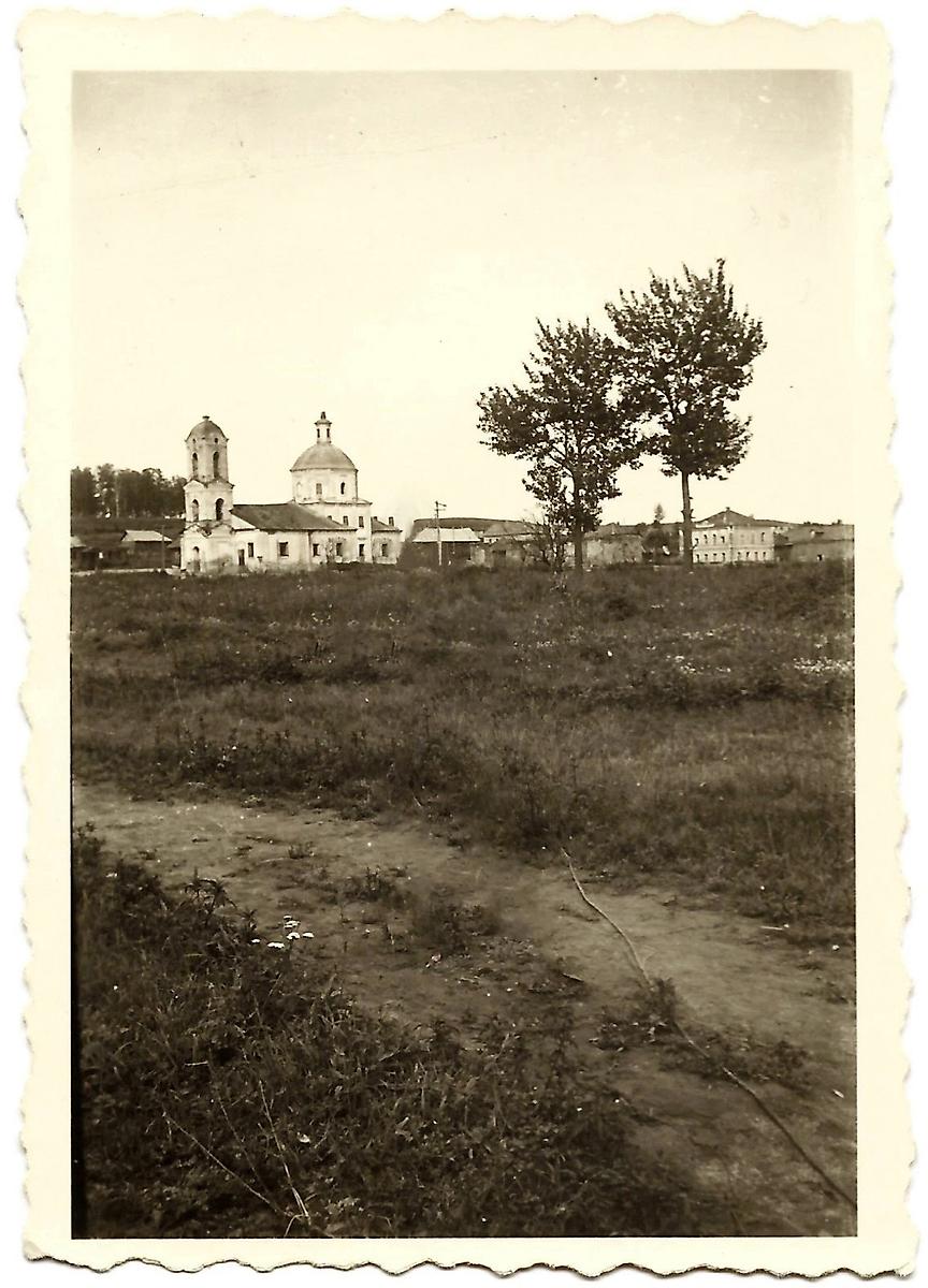 Вид на храм с юго-западной стороны. Фото 1942 г. с аукциона e-bay.de, архивная фотография. Церковь Смоленской иконы Божией Матери, Дорогобуж (Дорогобужский район, Смоленская область)
