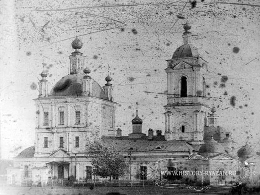 Собор Успения Пресвятой Богородицы, Сапожок (Сапожковский район, Рязанская область). архивная фотография, фото начало 20 века с http://www.history-ryazan.ru/gallery2/v/historical/Sapozhok%201909-1958/untitled.jpg.html?g2_fromNavId=xfe771608