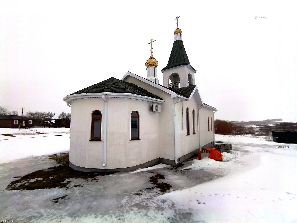 общий вид в ландшафте. Церковь Сергия Радонежского, Медвежье (Семилукский район, Воронежская область)