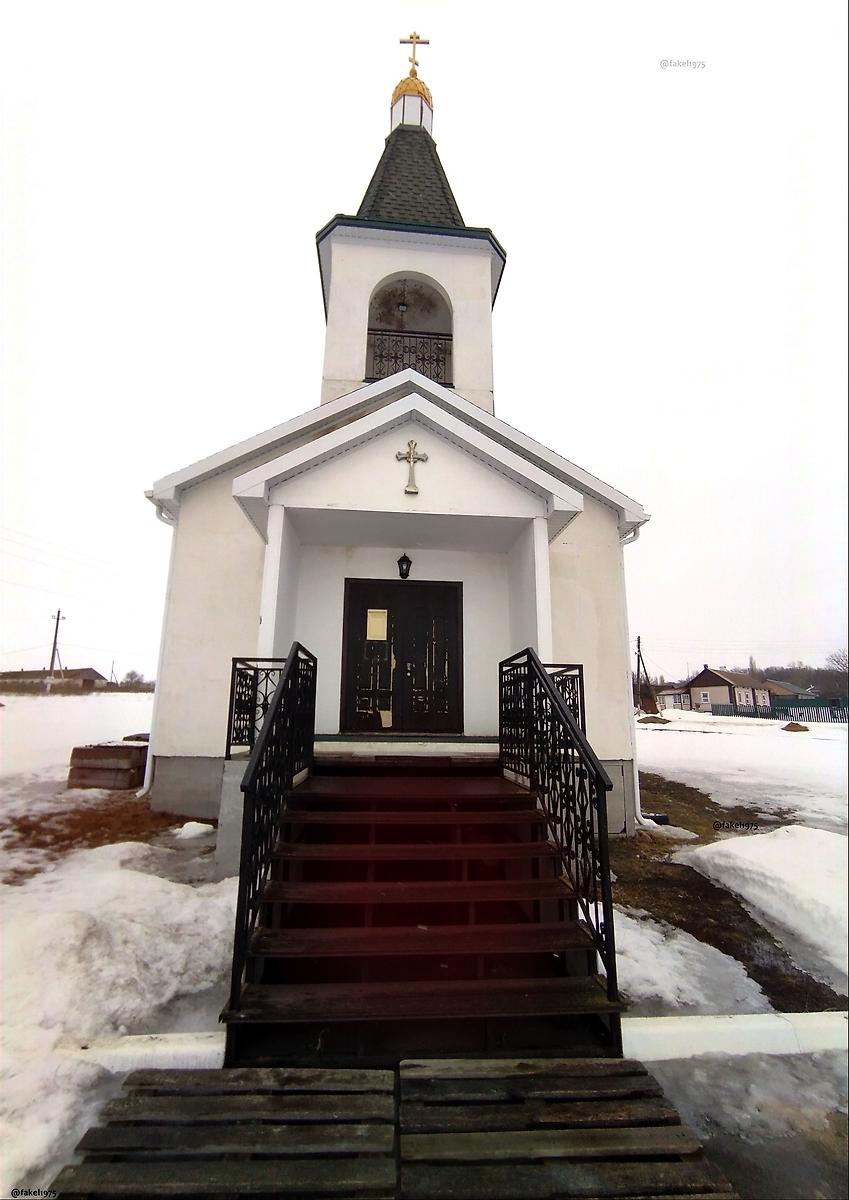 общий вид в ландшафте. Церковь Сергия Радонежского, Медвежье (Семилукский район, Воронежская область)
