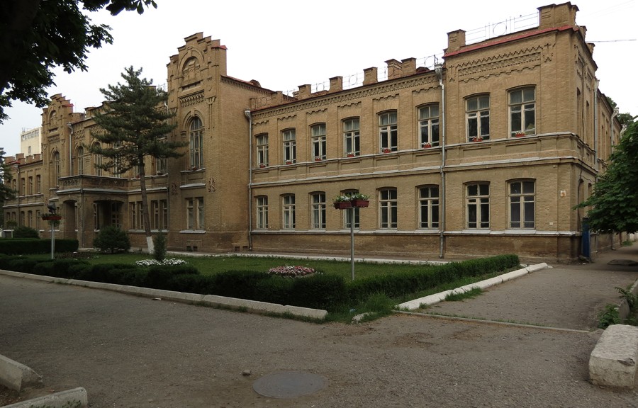 Домовая церковь Анфима Никомидийского при бывшей Женской гимназии, Самарканд (Узбекистан, Прочие страны). общий вид в ландшафте