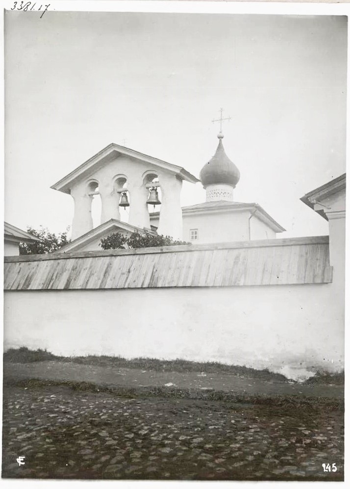 Церковь Никиты мученика (Гусятника), Псков (Псков, город, Псковская область). архивная фотография, Западный фасад. Фото Германовича Сергея Ивановича 1914-1915 гг. из фондов Музея при Российской академии художеств. (Музейный № Ф-14369)