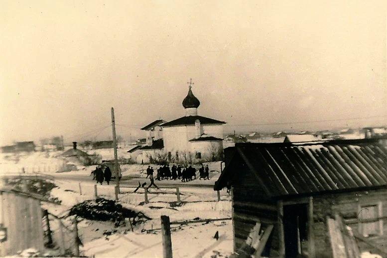 Фото 1942 г. с аукциона e-bay.de, архивная фотография. Церковь Никиты мученика (Гусятника), Псков (Псков, город, Псковская область)