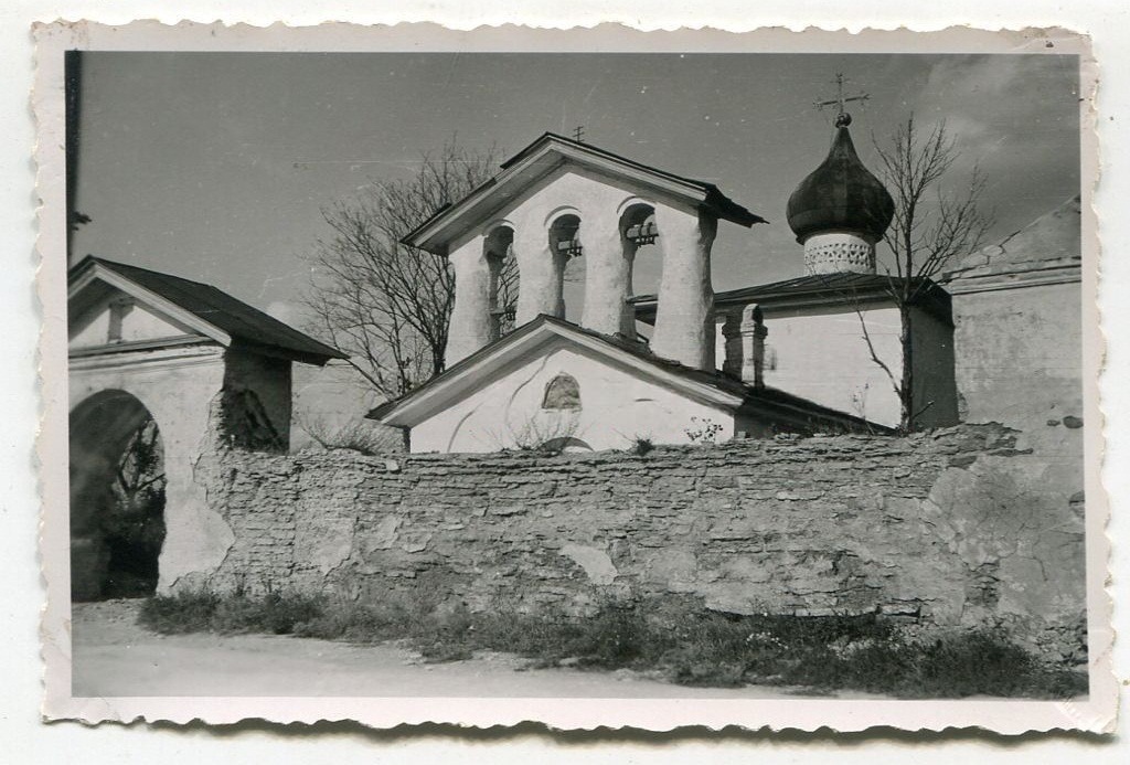 Фото 1941 г. с аукциона e-bay.de, архивная фотография. Церковь Никиты мученика (Гусятника), Псков (Псков, город, Псковская область)