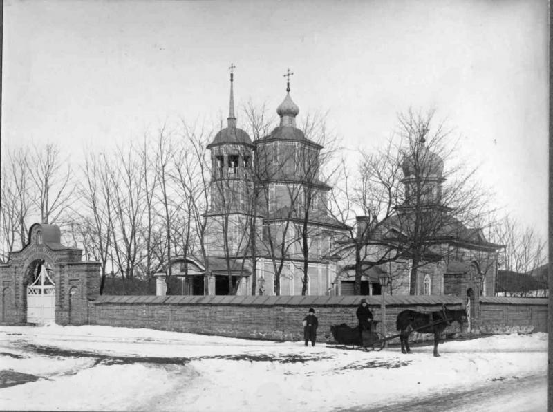 Храмовый комплекс церквей Луки апостола и Сергия Радонежского, Опочка (Опочецкий район, Псковская область). архивная фотография, Деревянные Лукинская (1769, слева) и Сергиевская (вторая половина 18 в., справа) церкви. фото с сайта http://www.skyscrapercity.com/showthread.php?t=1749275&page=26