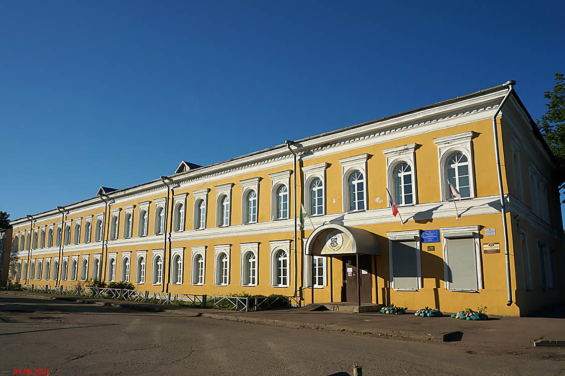 Домовая церковь Иакова Боровичского при бывшем духовном училище, Боровичи (Боровичский район, Новгородская область). фасады