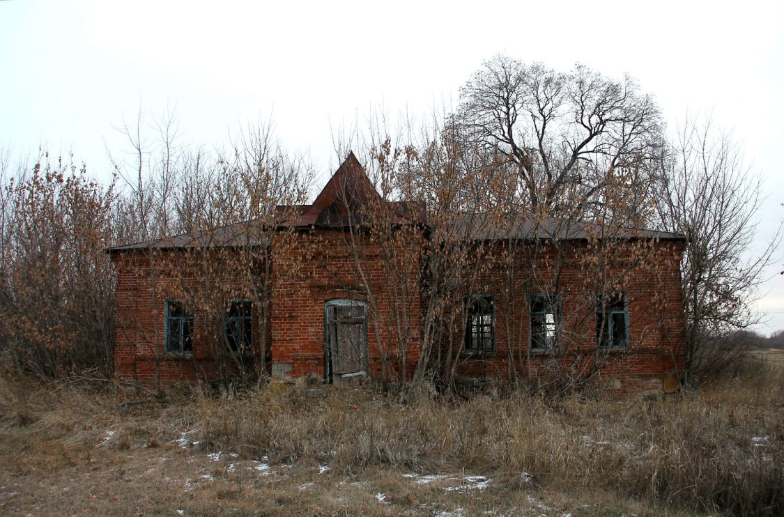 Церковь Космы и Дамиана, Нижняя Мосоловка (Усманский район, Липецкая область). фасады, Здание церковноприходской школы возле храмового места