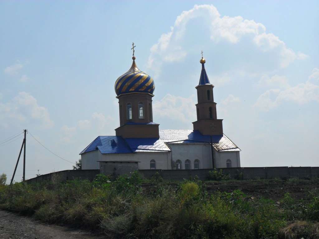 Церковь Казанской иконы Божией Матери, Зоринск (Перевальский район, Украина, Луганская область). фасады