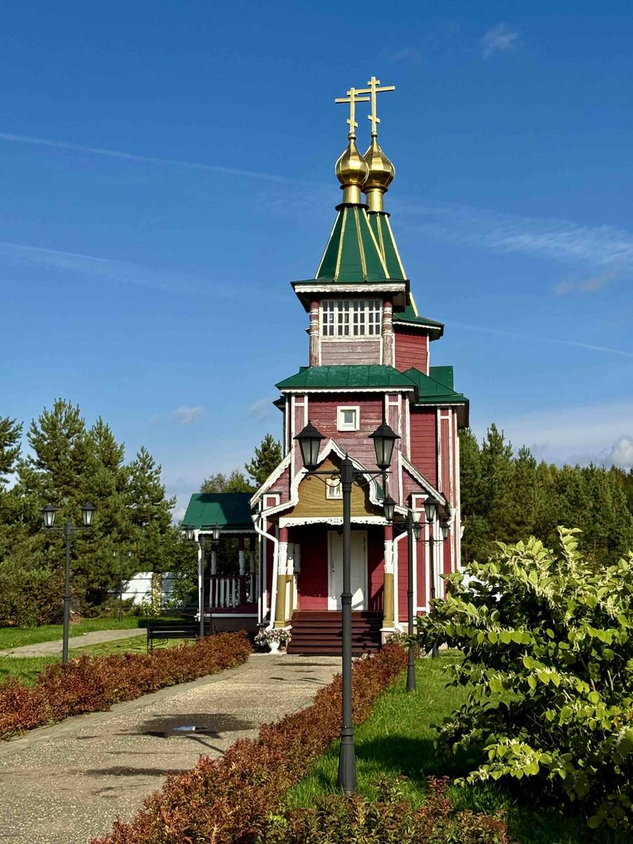 Серафимо-Дивеевский Троицкий монастырь. Ломовский скит. Церковь Флора и Лавра, Солнечная поляна (Дивеевский район, Нижегородская область). фасады