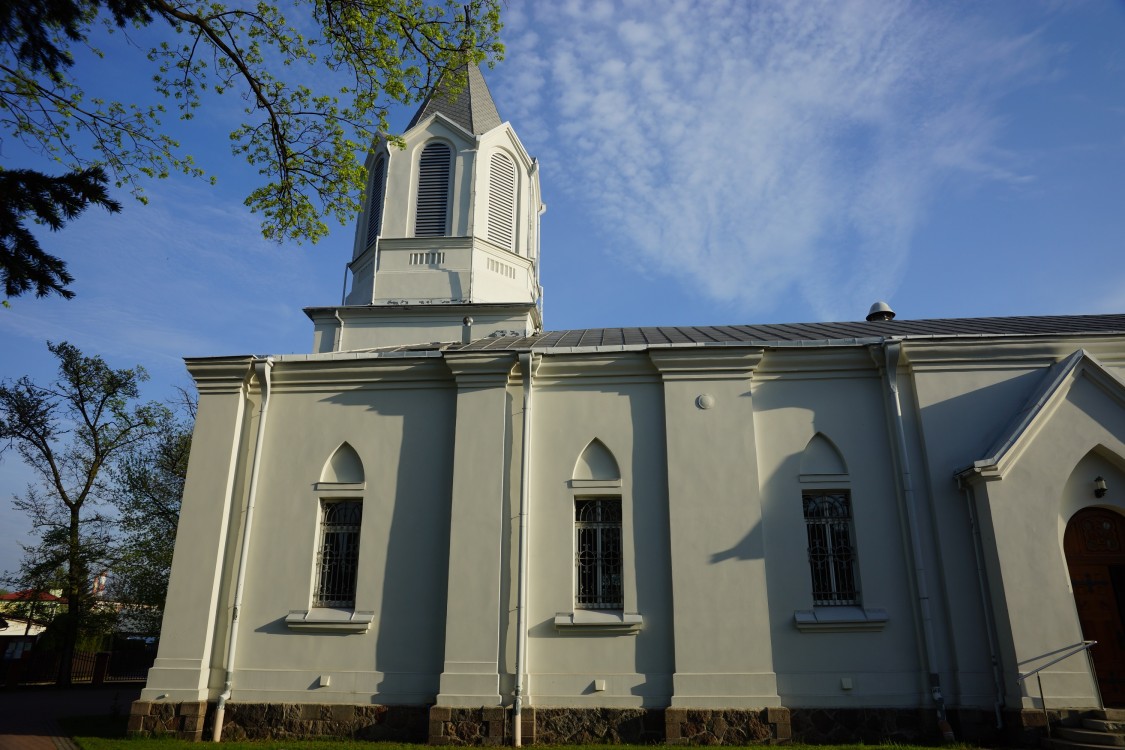 Церковь Успения Пресвятой Богородицы при 64-ом Казанском пехотном полку, Белосток (Подляское воеводство, Польша). фасады